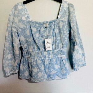 NWT Free Assembly Women's Cotton Light Blue and White Peasant Blouse/M